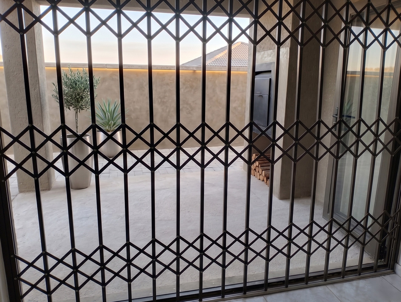 Paramount DX Range security gate