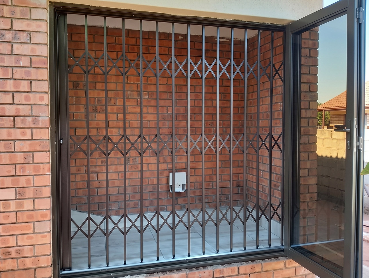 Paramount SX Range security gate